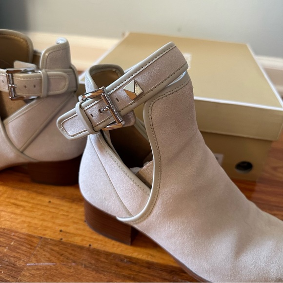 Michael Kors Boots - Picture 6 of 11